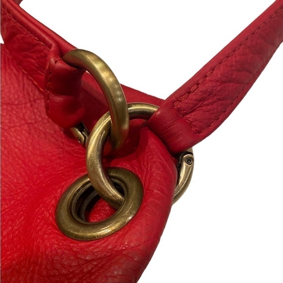Red Leather Slouchy Shoulder Bag Purse w/Flap Closure Brass Hardware Vintage - Picture 6 of 14